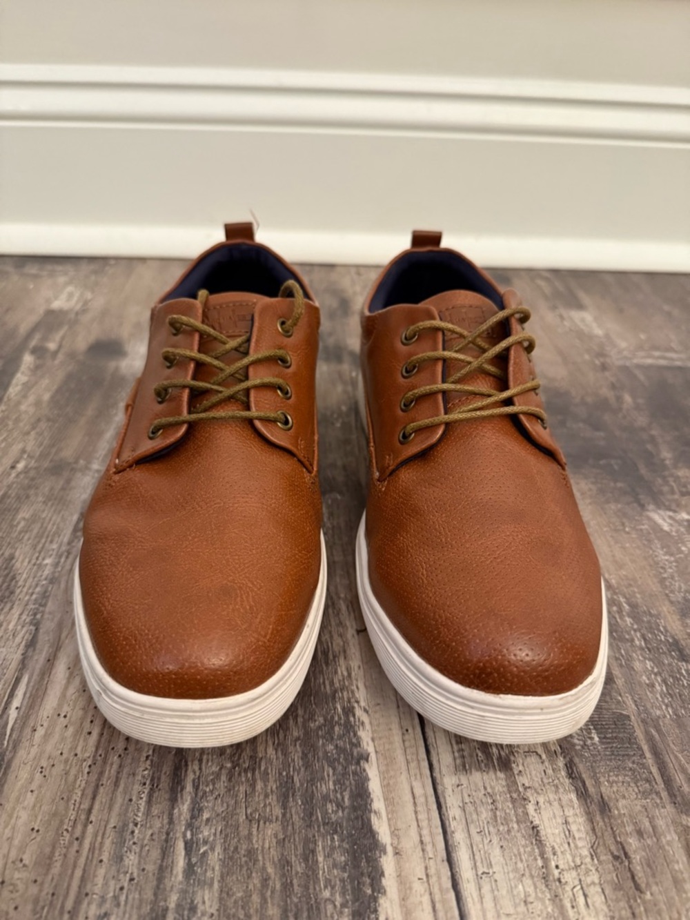 Men's Casual Brown Leather-Look Lace-Up Sneaker